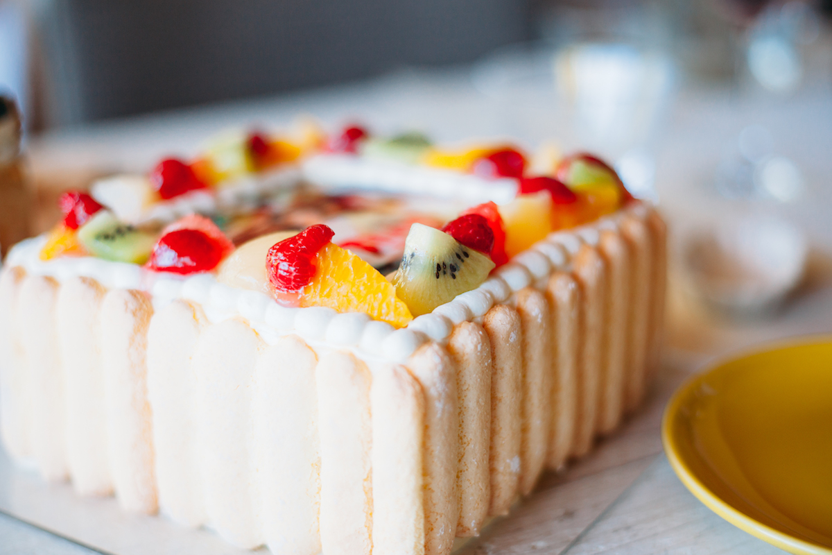 通常のピクトケーキは彩り、味のバランスを考えて、お届け時点でフルーツがトッピングされていてます。photo by HiranoTaichi